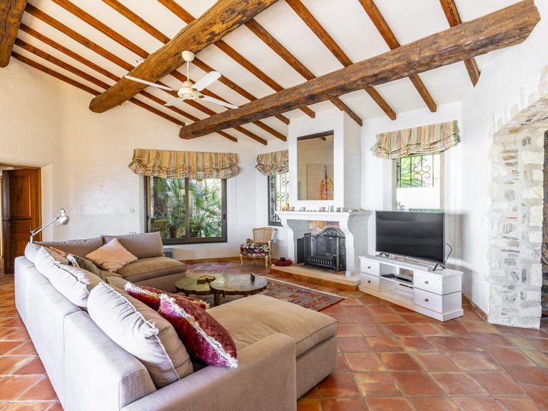 Villa for Sale in Cavalaire Sur Mer, Provence Coast (cassis To Cavalaire) 5