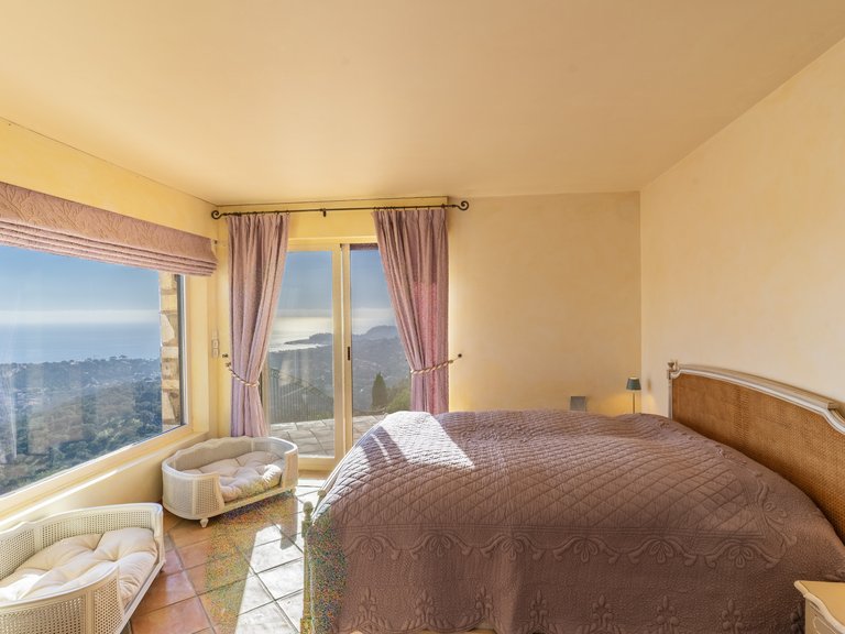 Villa for Sale in Cavalaire Sur Mer, Provence Coast (cassis To Cavalaire) 8