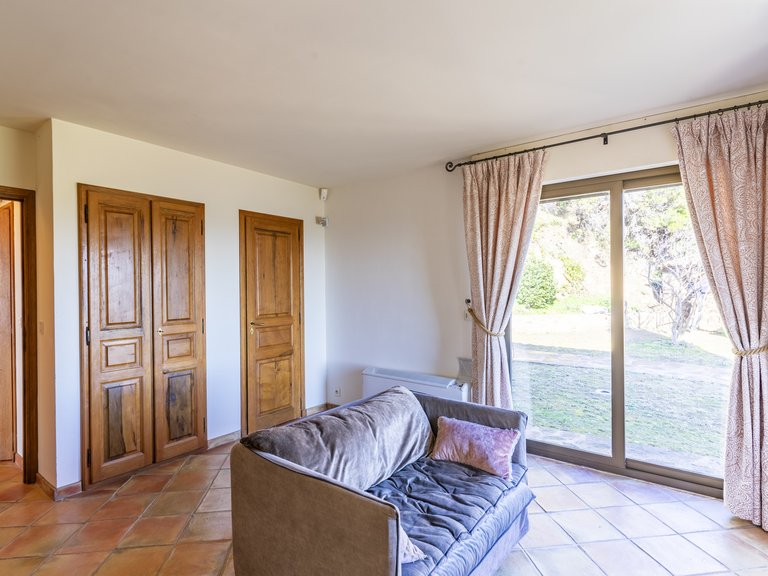 Villa for Sale in Cavalaire Sur Mer, Provence Coast (cassis To Cavalaire) 10