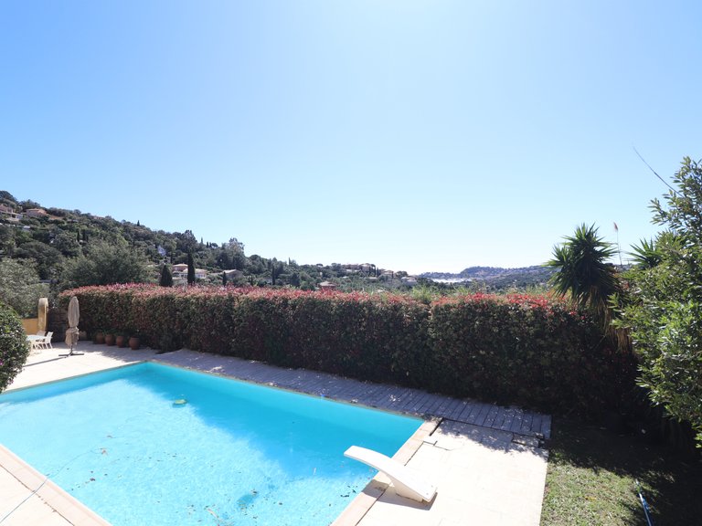 Villa for Sale in Cavalaire Sur Mer, Provence Coast (cassis To Cavalaire) 13