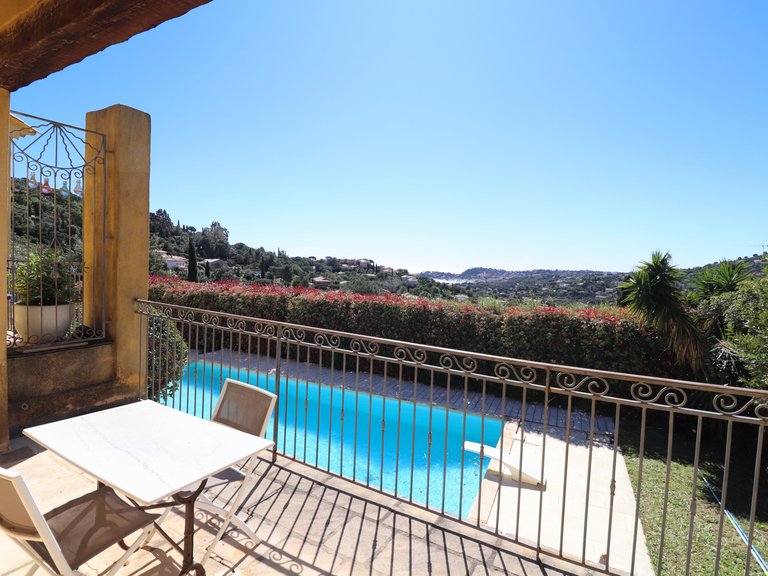 Villa for Sale in Cavalaire Sur Mer, Provence Coast (cassis To Cavalaire) 3