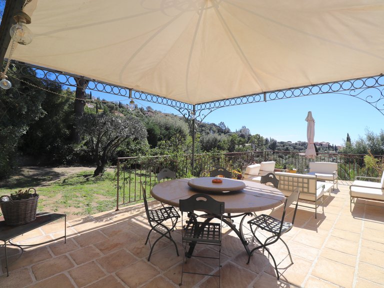 Villa for Sale in Cavalaire Sur Mer, Provence Coast (cassis To Cavalaire) 4