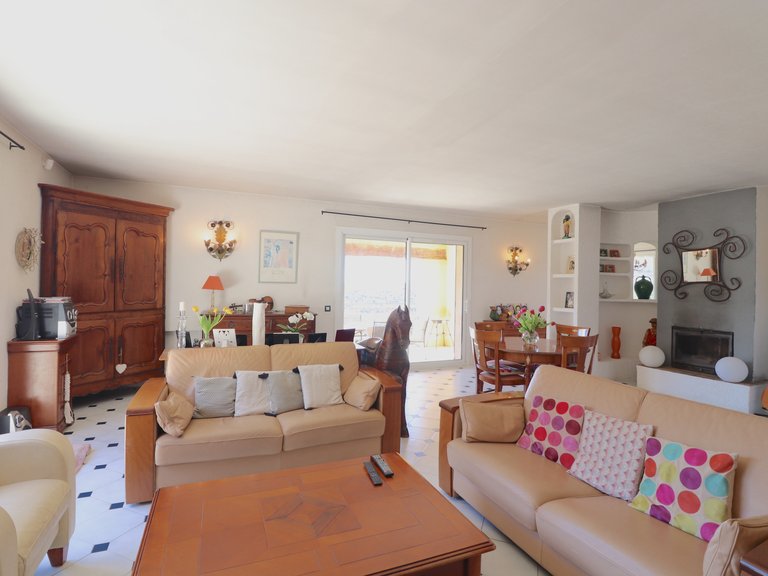 Villa for Sale in Cavalaire Sur Mer, Provence Coast (cassis To Cavalaire) 6