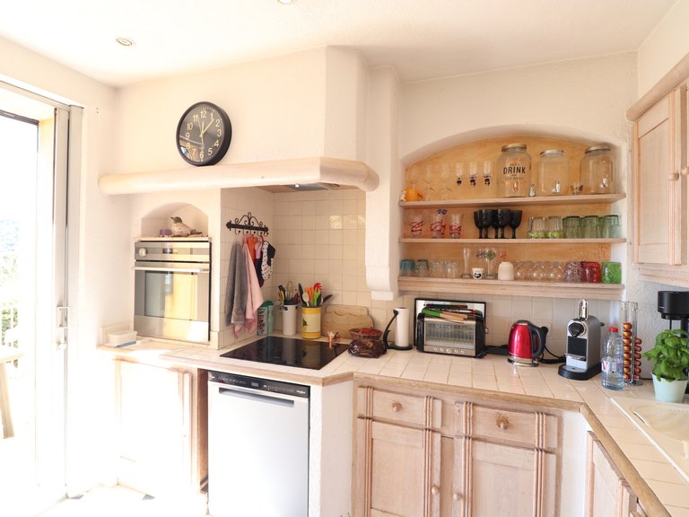 Villa for Sale in Cavalaire Sur Mer, Provence Coast (cassis To Cavalaire) 8