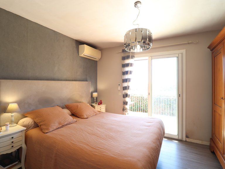 Villa for Sale in Cavalaire Sur Mer, Provence Coast (cassis To Cavalaire) 9