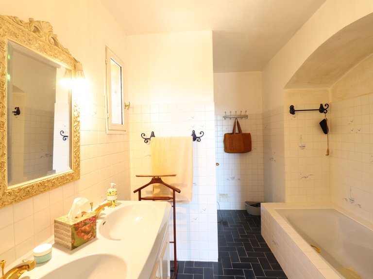 Villa for Sale in Cavalaire Sur Mer, Provence Coast (cassis To Cavalaire) 10