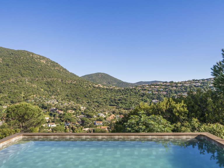 Villa for Sale in Cavalaire Sur Mer, Provence Coast (cassis To Cavalaire) 12