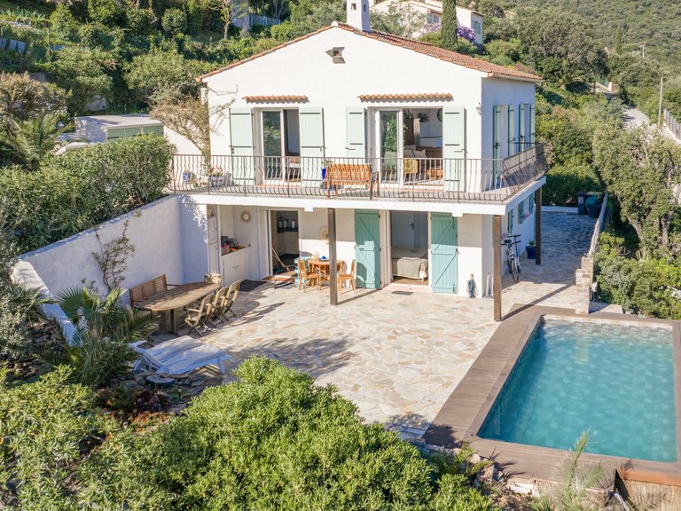 Villa for Sale in Cavalaire Sur Mer, Provence Coast (cassis To Cavalaire) 13