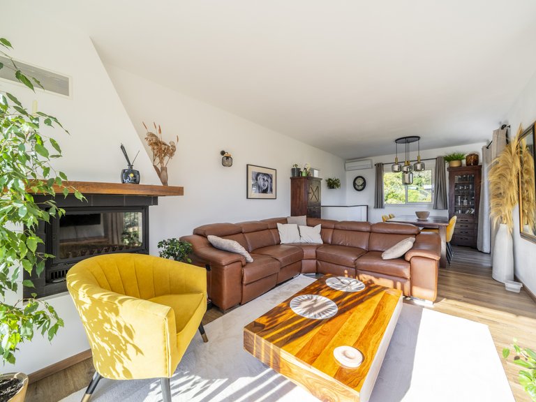 Villa for Sale in Cavalaire Sur Mer, Provence Coast (cassis To Cavalaire) 3