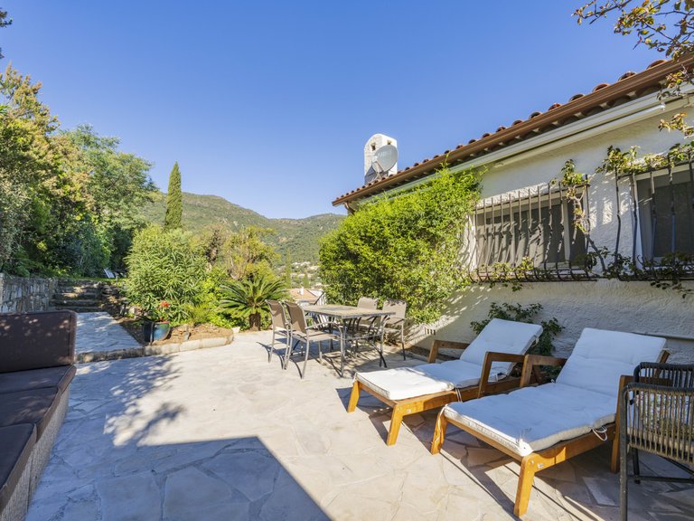 Villa for Sale in Cavalaire Sur Mer, Provence Coast (cassis To Cavalaire) 4