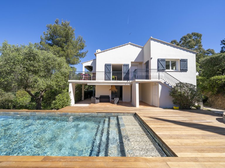 Villa for Sale in La Croix Valmer, St. Tropez, Grimaud Area 1