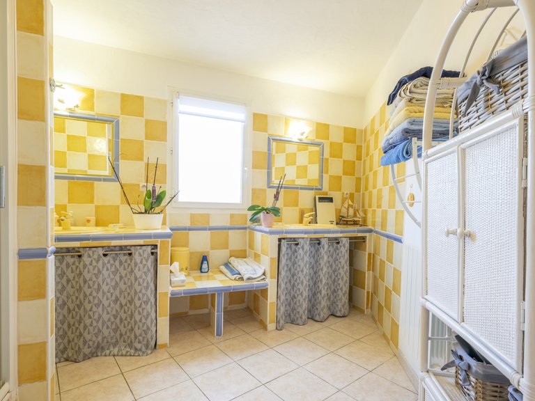 Villa for Sale in Cavalaire Sur Mer, Provence Coast (cassis To Cavalaire) 11