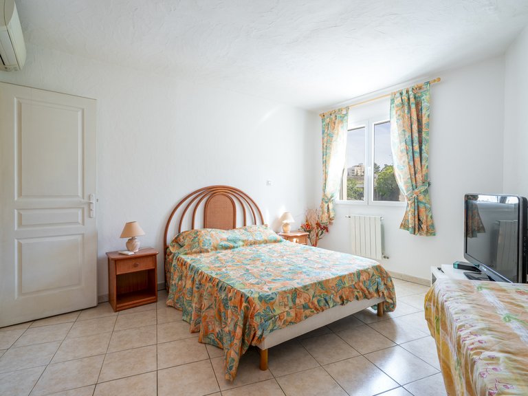 Villa for Sale in Cavalaire Sur Mer, Provence Coast (cassis To Cavalaire) 12