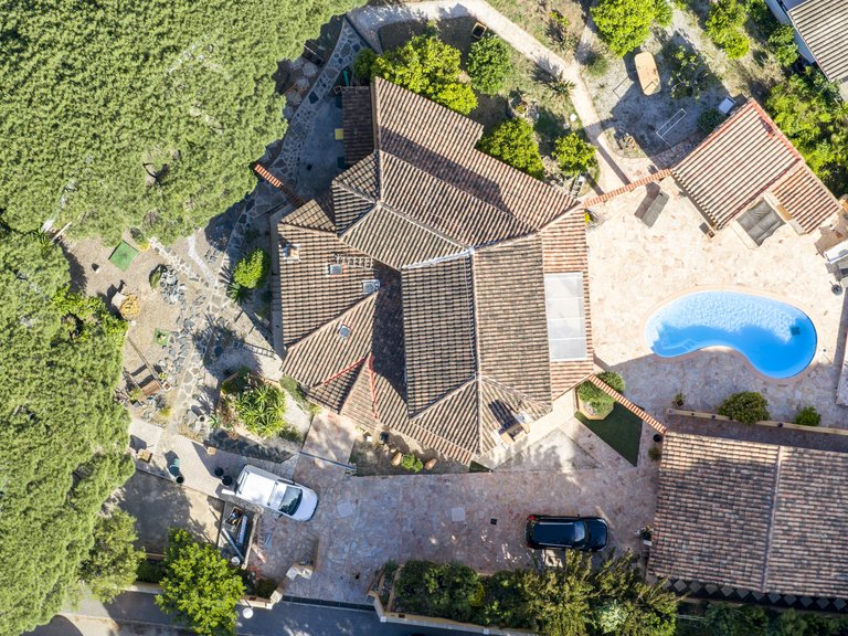 Villa for Sale in Cavalaire Sur Mer, Provence Coast (cassis To Cavalaire) 14