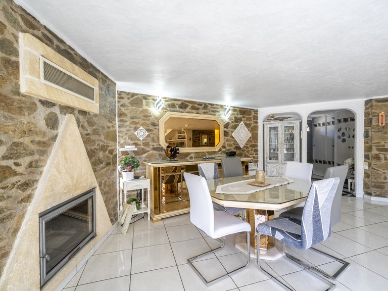 Villa for Sale in Cavalaire Sur Mer, Provence Coast (cassis To Cavalaire) 4