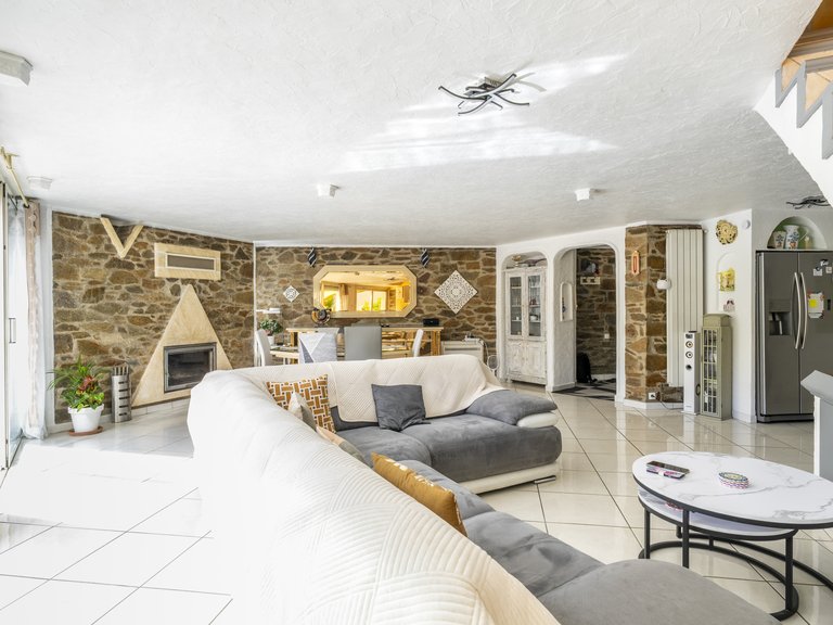 Villa for Sale in Cavalaire Sur Mer, Provence Coast (cassis To Cavalaire) 5