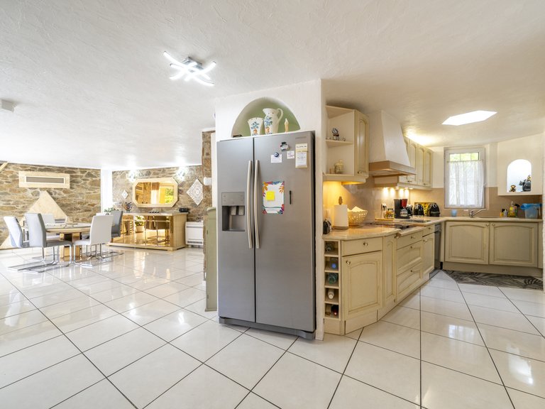 Villa for Sale in Cavalaire Sur Mer, Provence Coast (cassis To Cavalaire) 7