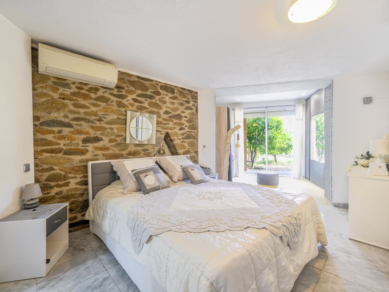 Villa for Sale in Cavalaire Sur Mer, Provence Coast (cassis To Cavalaire) 8