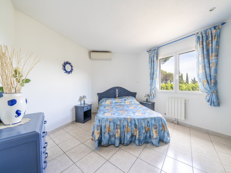 Villa for Sale in Cavalaire Sur Mer, Provence Coast (cassis To Cavalaire) 10