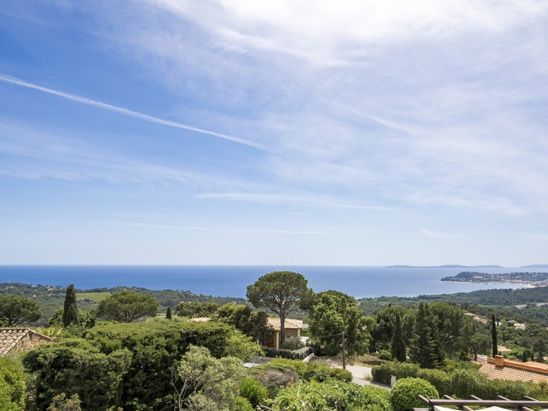 Villa for Sale in La Croix Valmer, St. Tropez, Grimaud Area 1