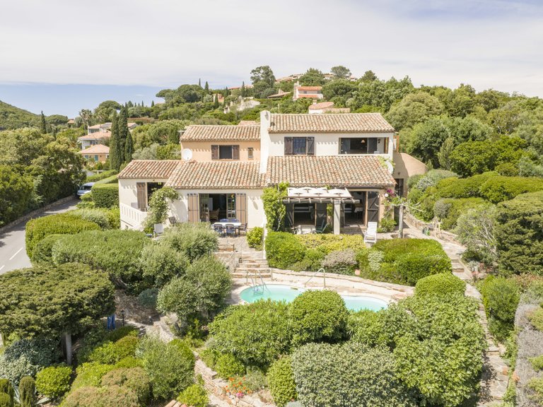 Villa for Sale in La Croix Valmer, St. Tropez, Grimaud Area 2