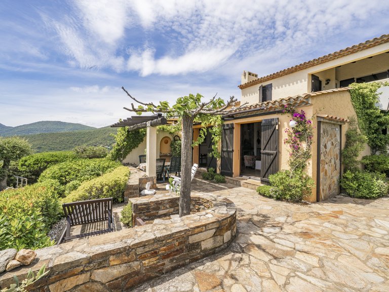 Villa for Sale in La Croix Valmer, St. Tropez, Grimaud Area 4