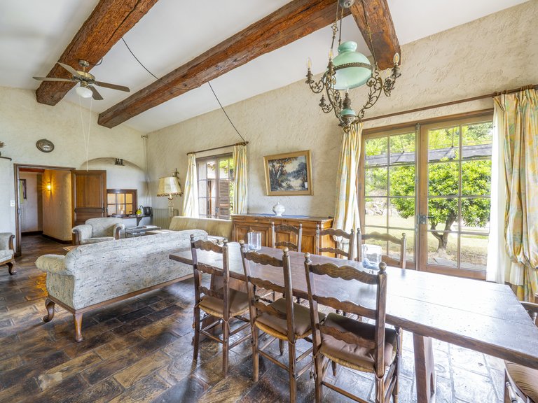 Villa for Sale in Cavalaire Sur Mer, Provence Coast (cassis To Cavalaire) 4