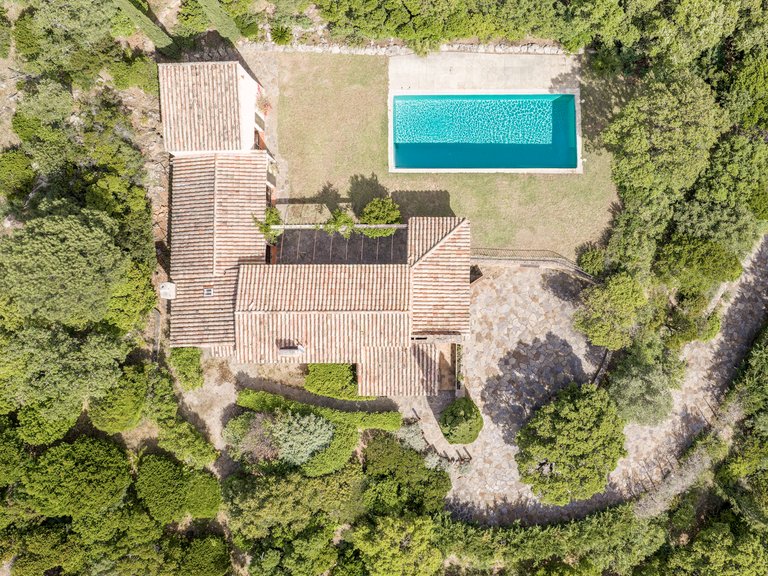 Villa for Sale in Cavalaire Sur Mer, Provence Coast (cassis To Cavalaire) 10
