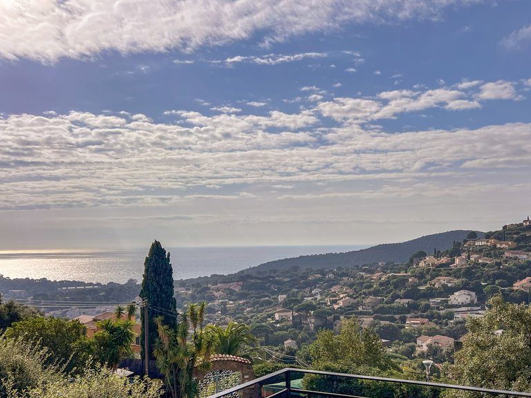 Villa for Sale in Cavalaire Sur Mer, Provence Coast (cassis To Cavalaire) 2