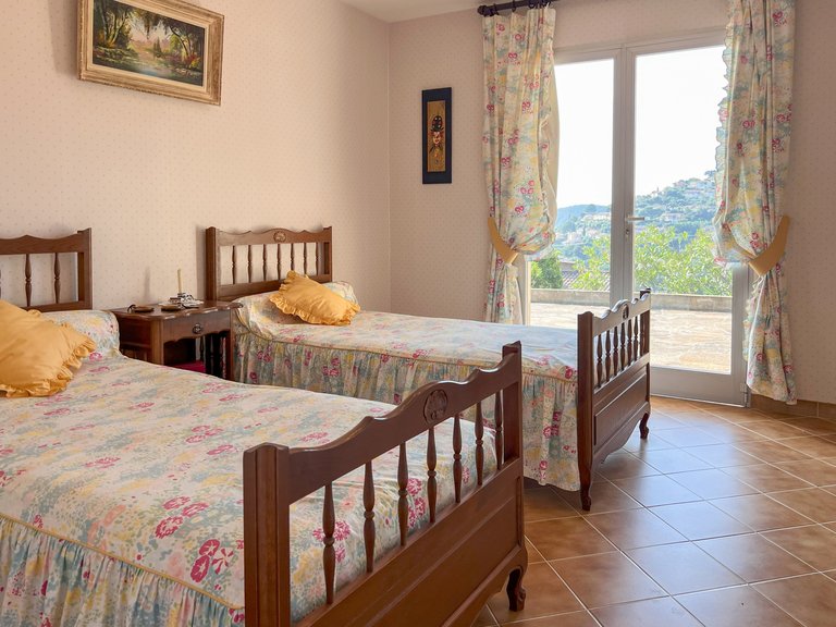 Villa for Sale in Cavalaire Sur Mer, Provence Coast (cassis To Cavalaire) 11