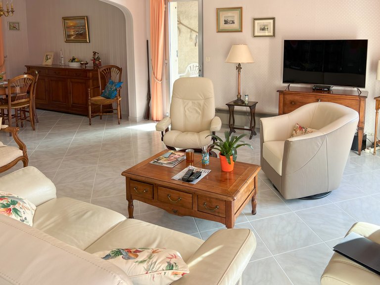 Villa for Sale in Cavalaire Sur Mer, Provence Coast (cassis To Cavalaire) 6