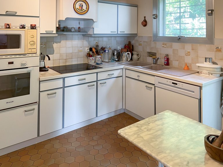 Villa for Sale in Cavalaire Sur Mer, Provence Coast (cassis To Cavalaire) 7