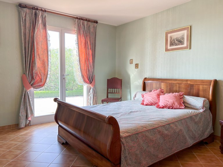 Villa for Sale in Cavalaire Sur Mer, Provence Coast (cassis To Cavalaire) 8