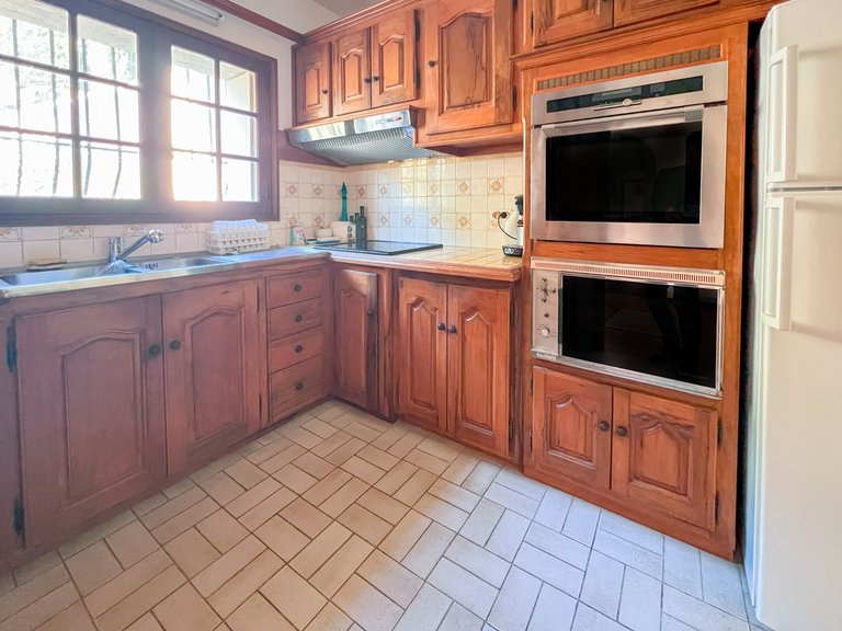 Villa for Sale in Cavalaire Sur Mer, Provence Coast (cassis To Cavalaire) 5