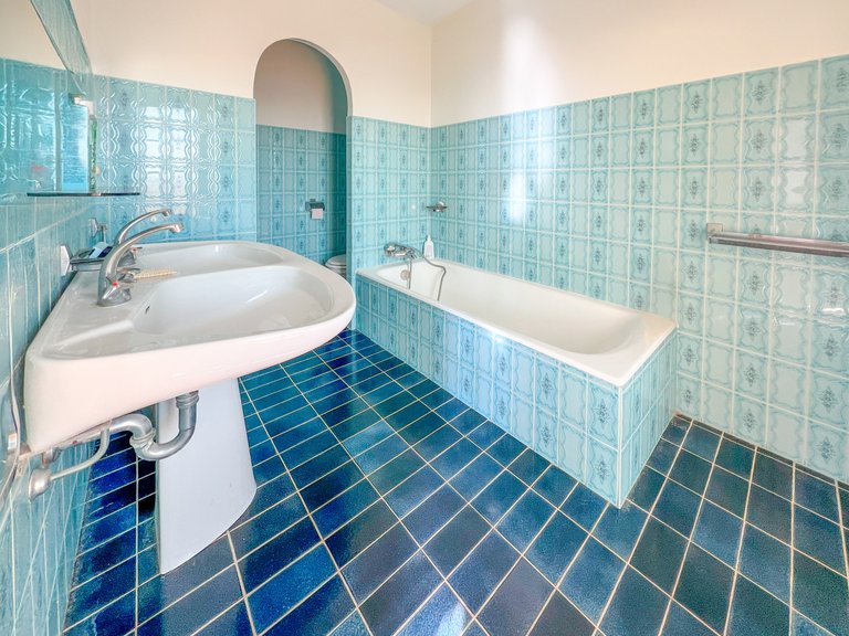 Villa for Sale in Cavalaire Sur Mer, Provence Coast (cassis To Cavalaire) 9