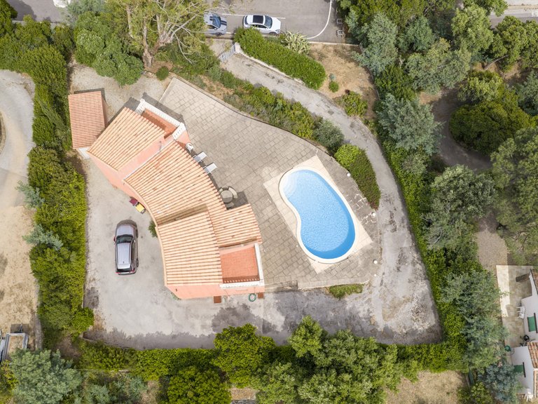 Villa for Sale in Cavalaire Sur Mer, Provence Coast (cassis To Cavalaire) 14