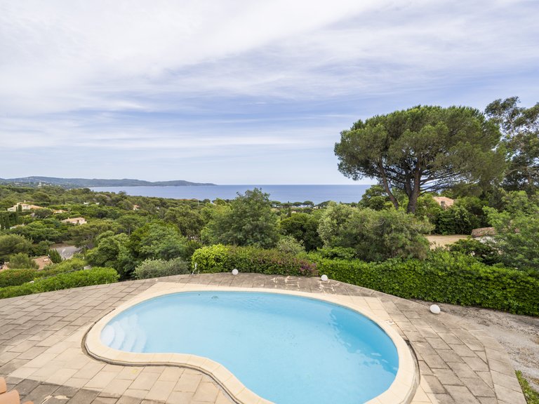 Villa for Sale in Cavalaire Sur Mer, Provence Coast (cassis To Cavalaire) 3