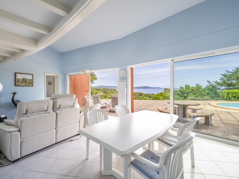 Villa for Sale in Cavalaire Sur Mer, Provence Coast (cassis To Cavalaire) 4