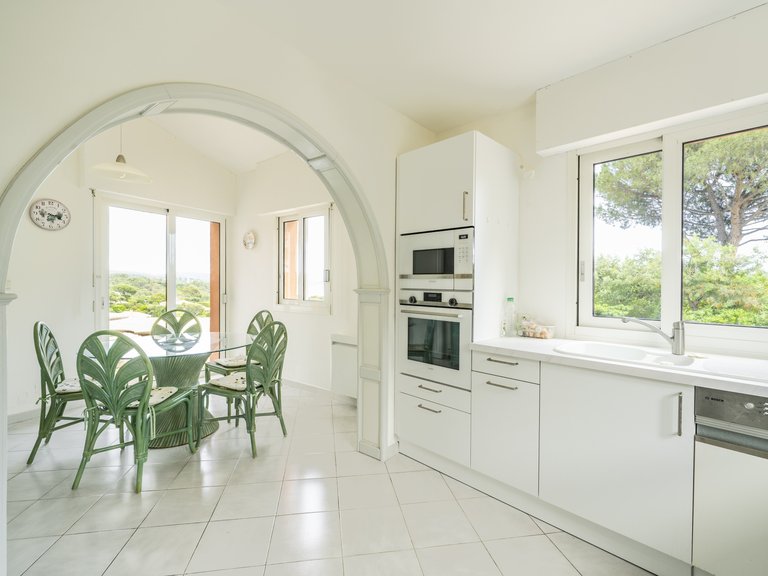 Villa for Sale in Cavalaire Sur Mer, Provence Coast (cassis To Cavalaire) 5