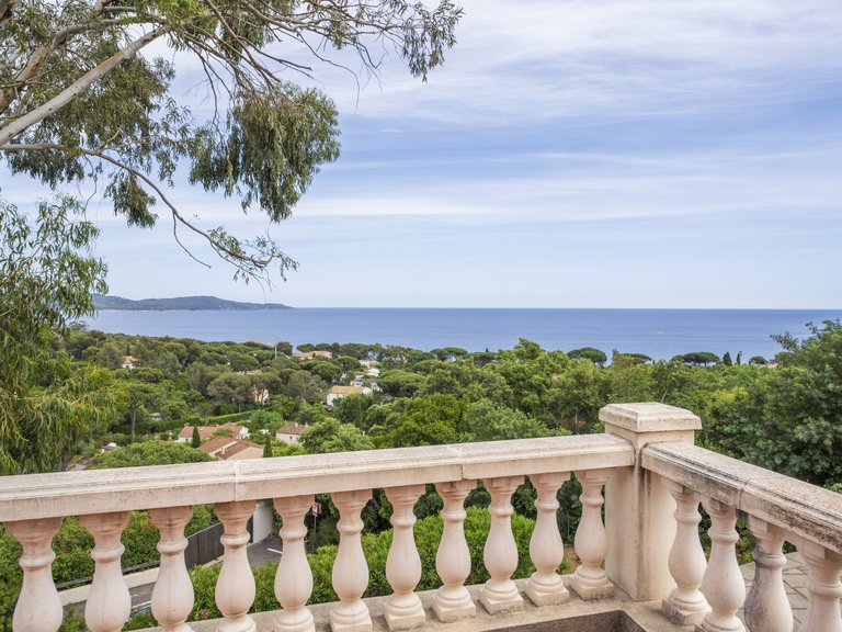 Villa for Sale in Cavalaire Sur Mer, Provence Coast (cassis To Cavalaire) 7