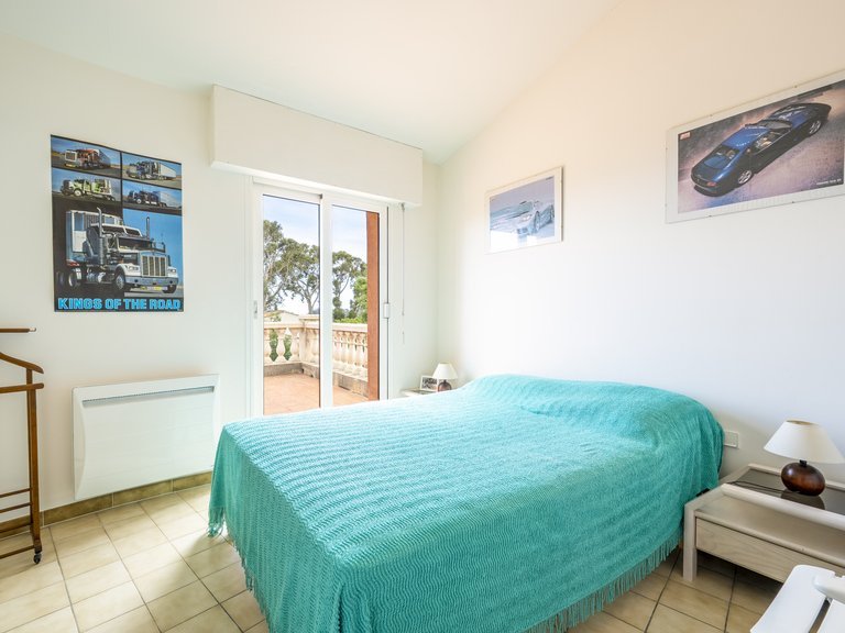 Villa for Sale in Cavalaire Sur Mer, Provence Coast (cassis To Cavalaire) 9