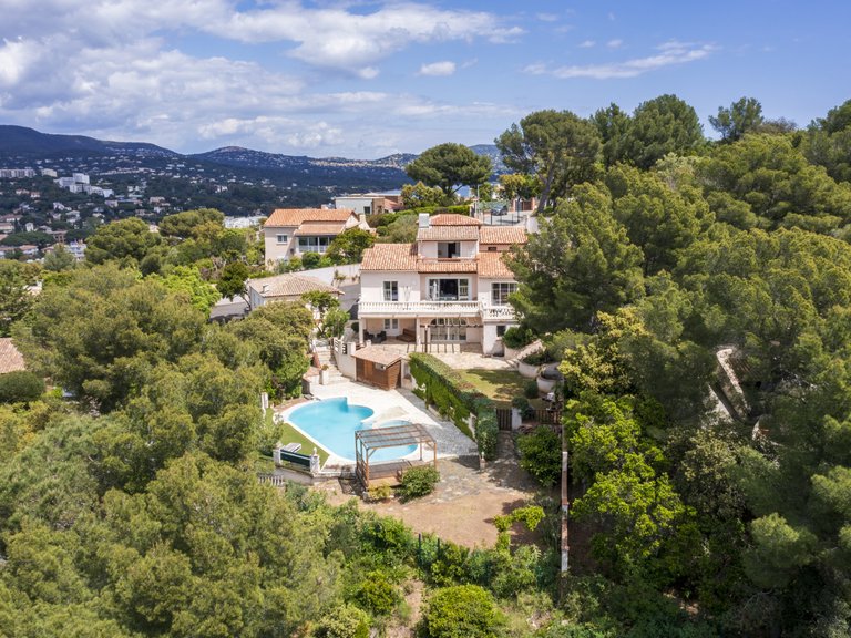 Villa for Sale in Cavalaire Sur Mer, Provence Coast (cassis To Cavalaire) 12