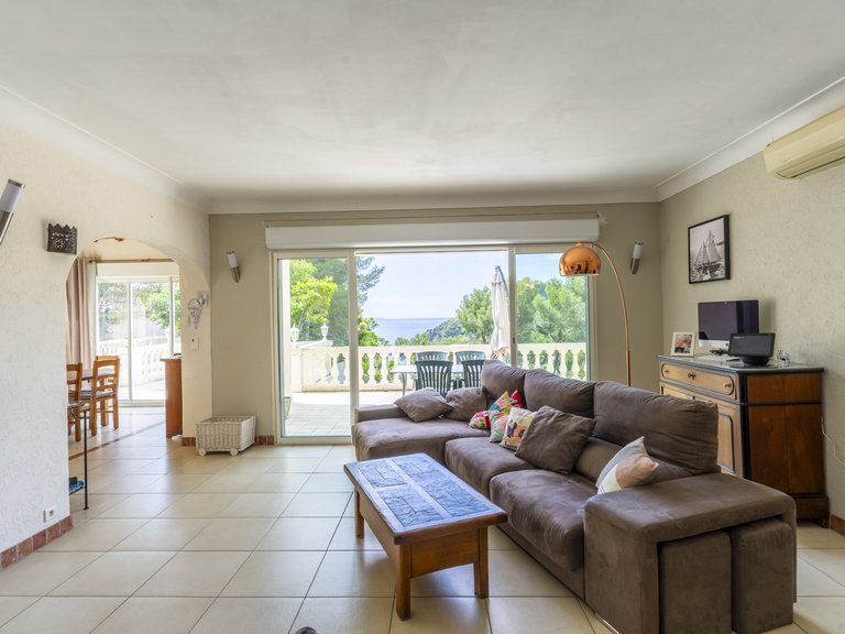Villa for Sale in Cavalaire Sur Mer, Provence Coast (cassis To Cavalaire) 4