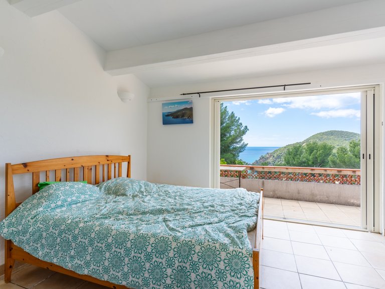 Villa for Sale in Cavalaire Sur Mer, Provence Coast (cassis To Cavalaire) 8