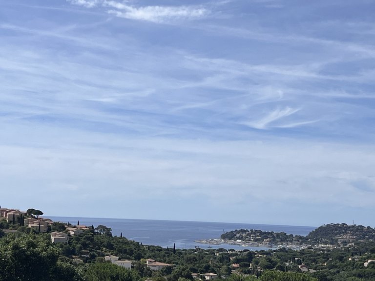 Villa for Sale in Cavalaire Sur Mer, Provence Coast (cassis To Cavalaire) 1