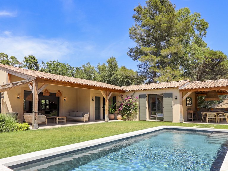 Villa for Sale in La Croix Valmer, St. Tropez, Grimaud Area 1