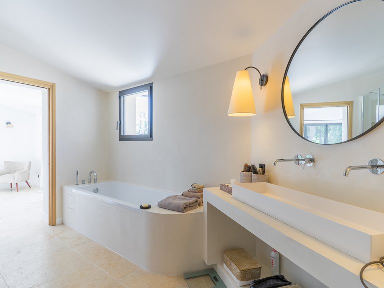 Villa for Sale in Cavalaire Sur Mer, Provence Coast (cassis To Cavalaire) 11