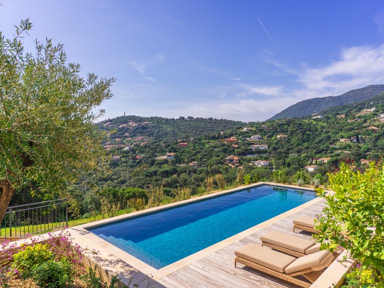 Villa for Sale in Cavalaire Sur Mer, Provence Coast (cassis To Cavalaire) 14