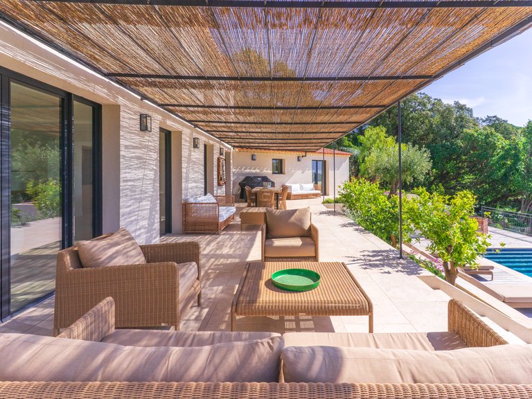 Villa for Sale in Cavalaire Sur Mer, Provence Coast (cassis To Cavalaire) 4