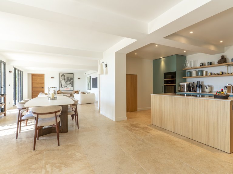 Villa for Sale in Cavalaire Sur Mer, Provence Coast (cassis To Cavalaire) 7